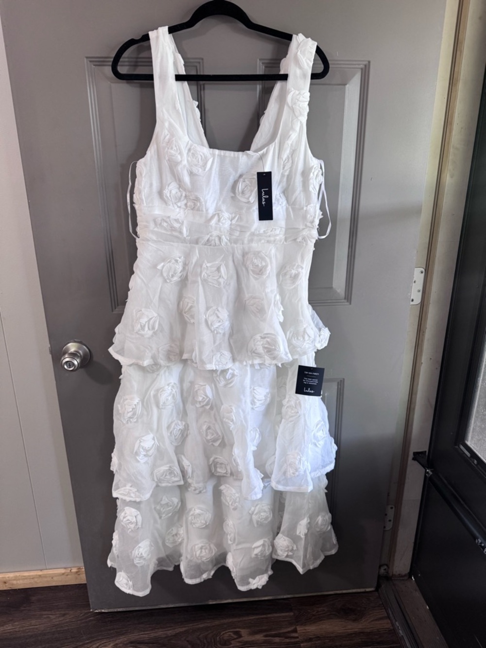 NEVER WORN Lulu's White Tiered Floral Appliqué Midi Dress